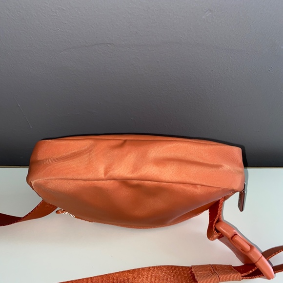 LULULEMON Coral Kiss Everywhere Belt Bag 1L - Picture 9 of 16